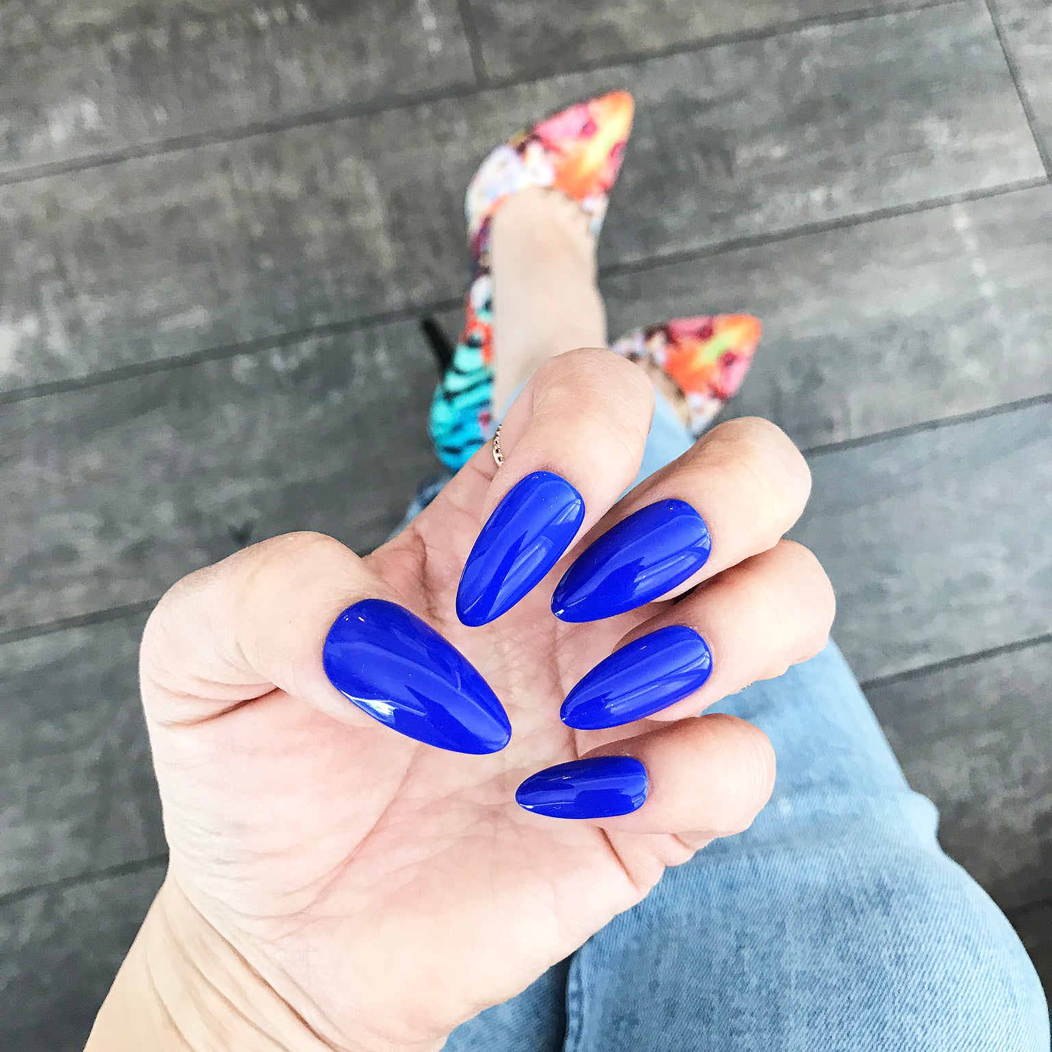 bright blue nails