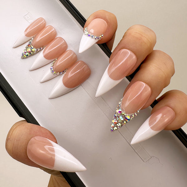 nails #nailart #beauty #fashion #einrichten #wohnideen #dekoration  #hausdekor #hausdekor… | Bling acrylic nails, Nails design with rhinestones,  White acrylic nails