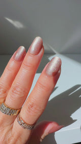 Instant Glam- Glamorous Cat-Eye Short Oval Press On Press On Nail Set