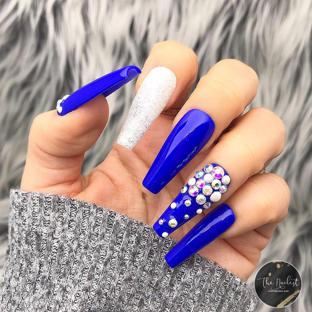 21 Trending Baby Blue Nail Design Ideas with Glitter for 2022